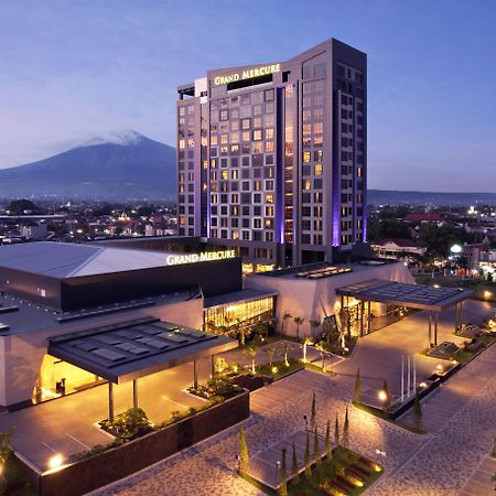 Grand Mercure Malang Hotel Exterior photo