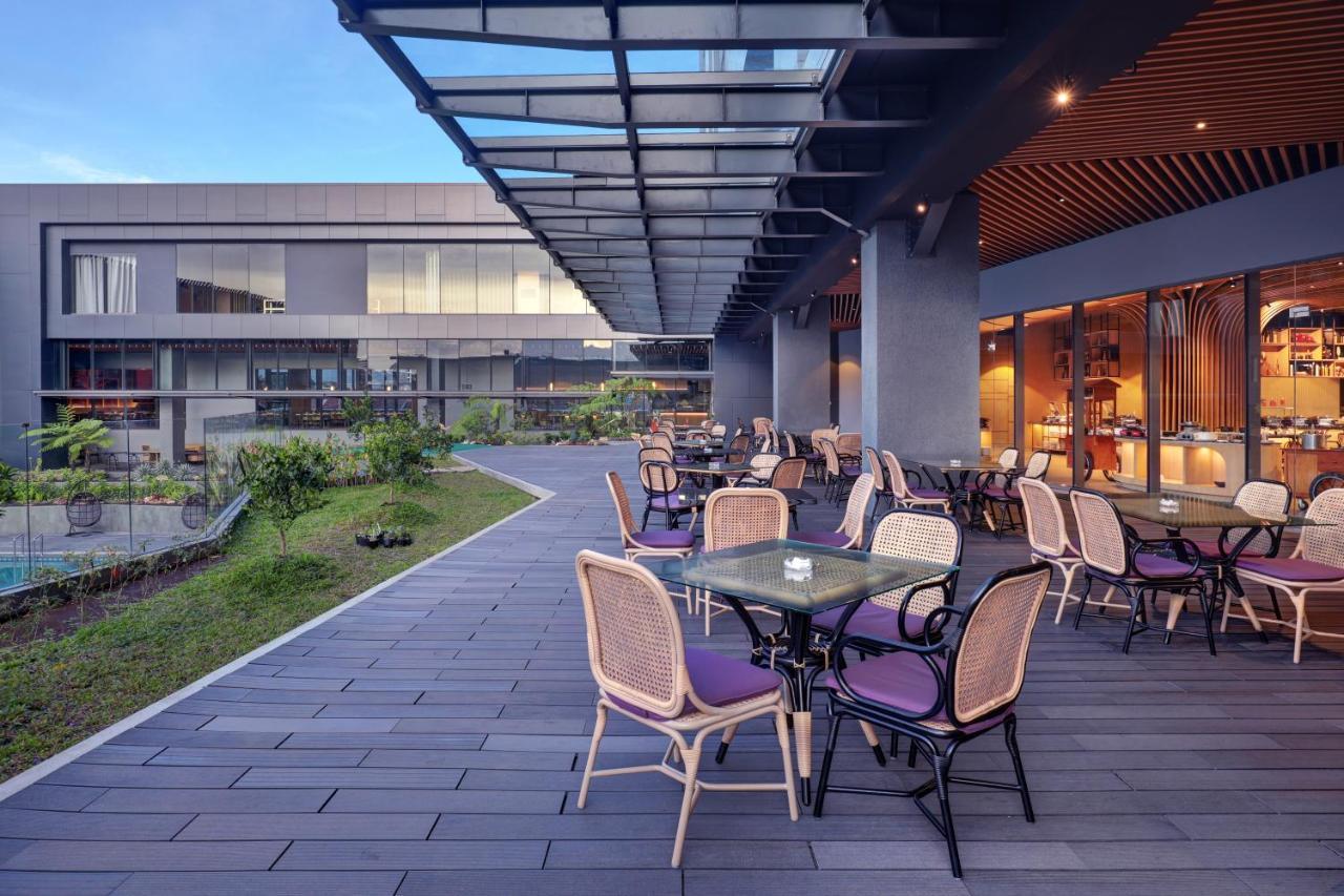 Grand Mercure Malang Hotel Exterior photo