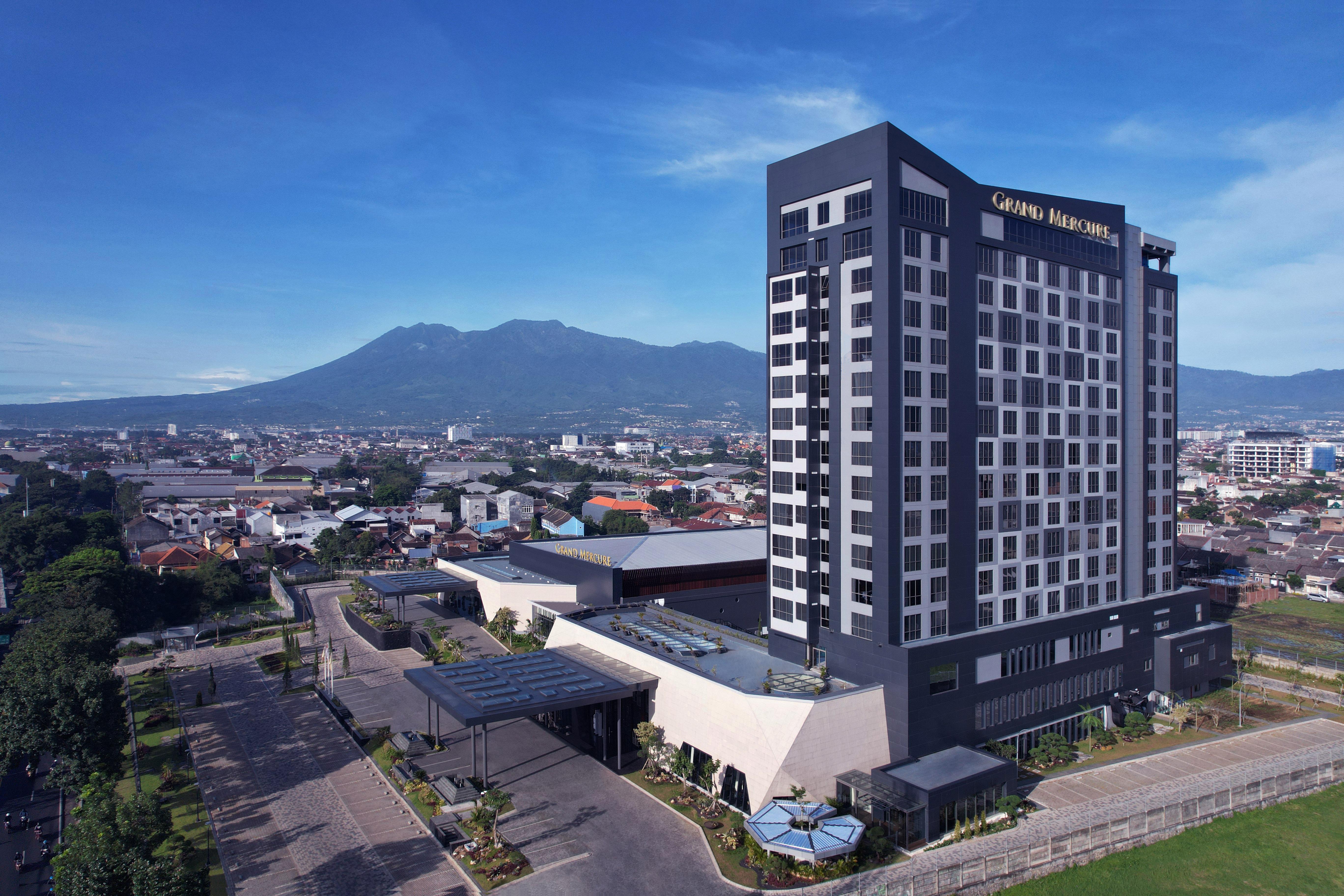 Grand Mercure Malang Hotel Exterior photo