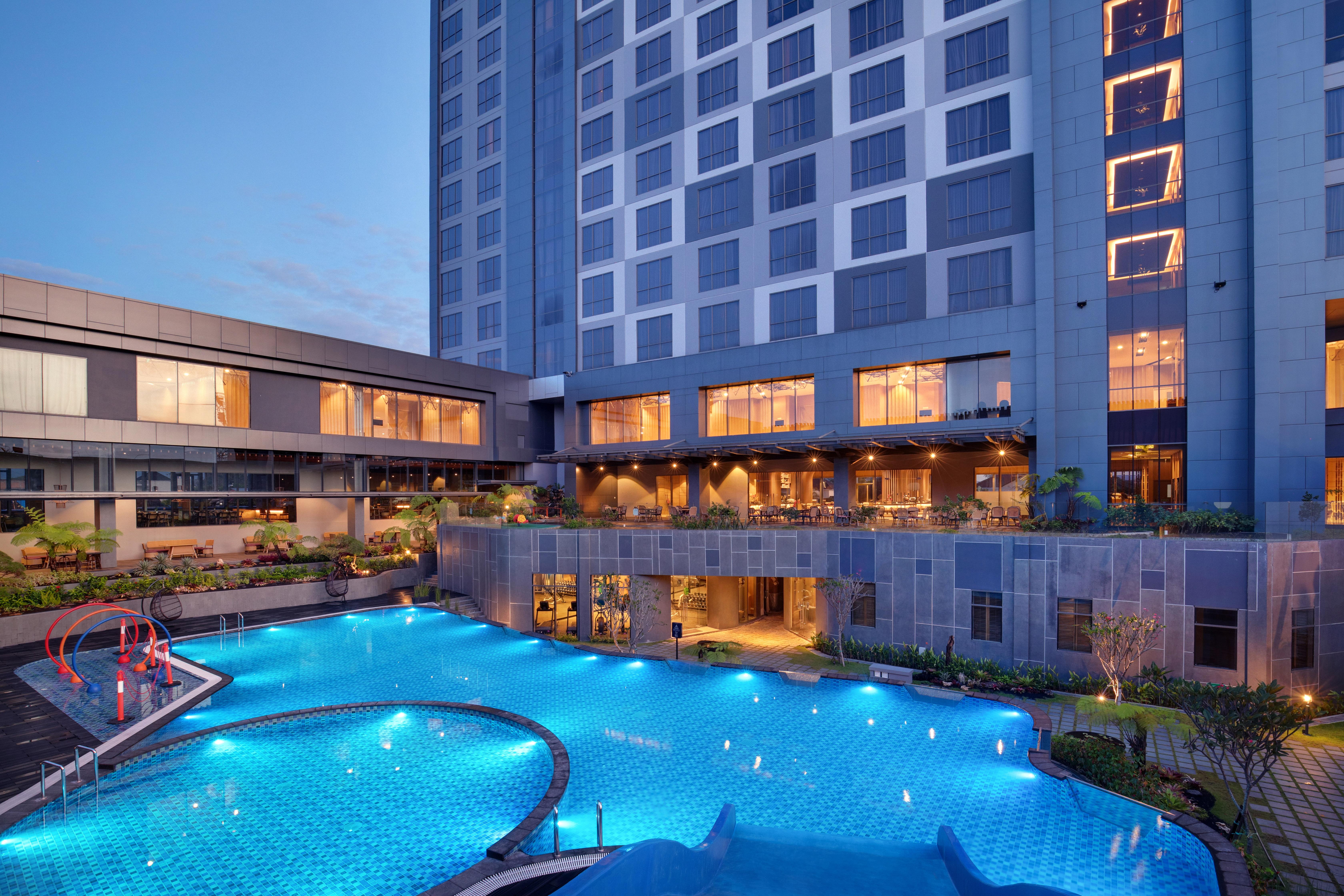 Grand Mercure Malang Hotel Exterior photo